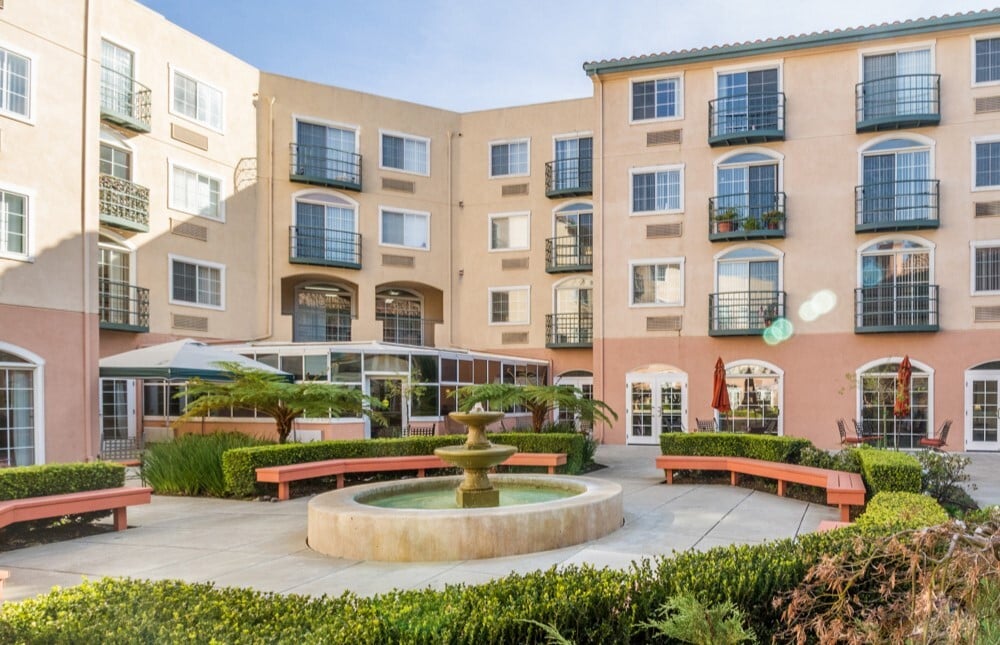 Carlton-Senior-Living-Fremont-Courtyard